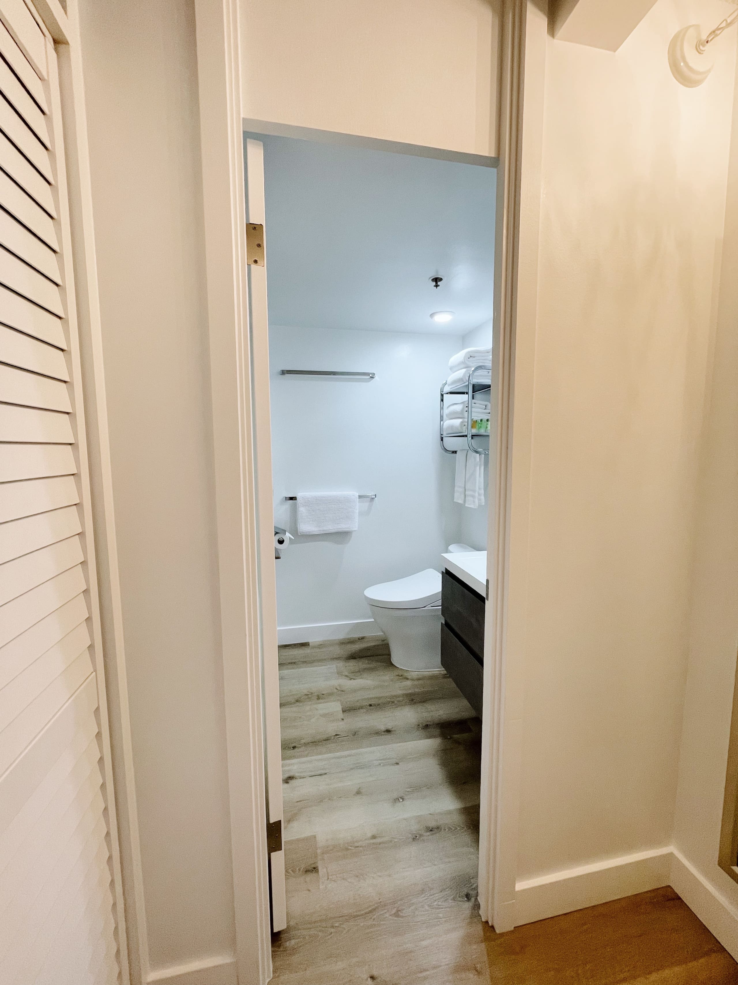Condo in Honolulu · ★4.98 · Studio · 1 bed · 1 bath - Image 9