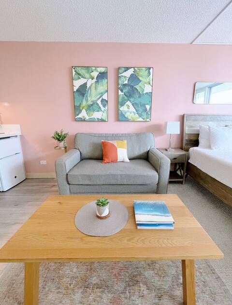 Modern Studio in Center of Waikiki + Free Parking