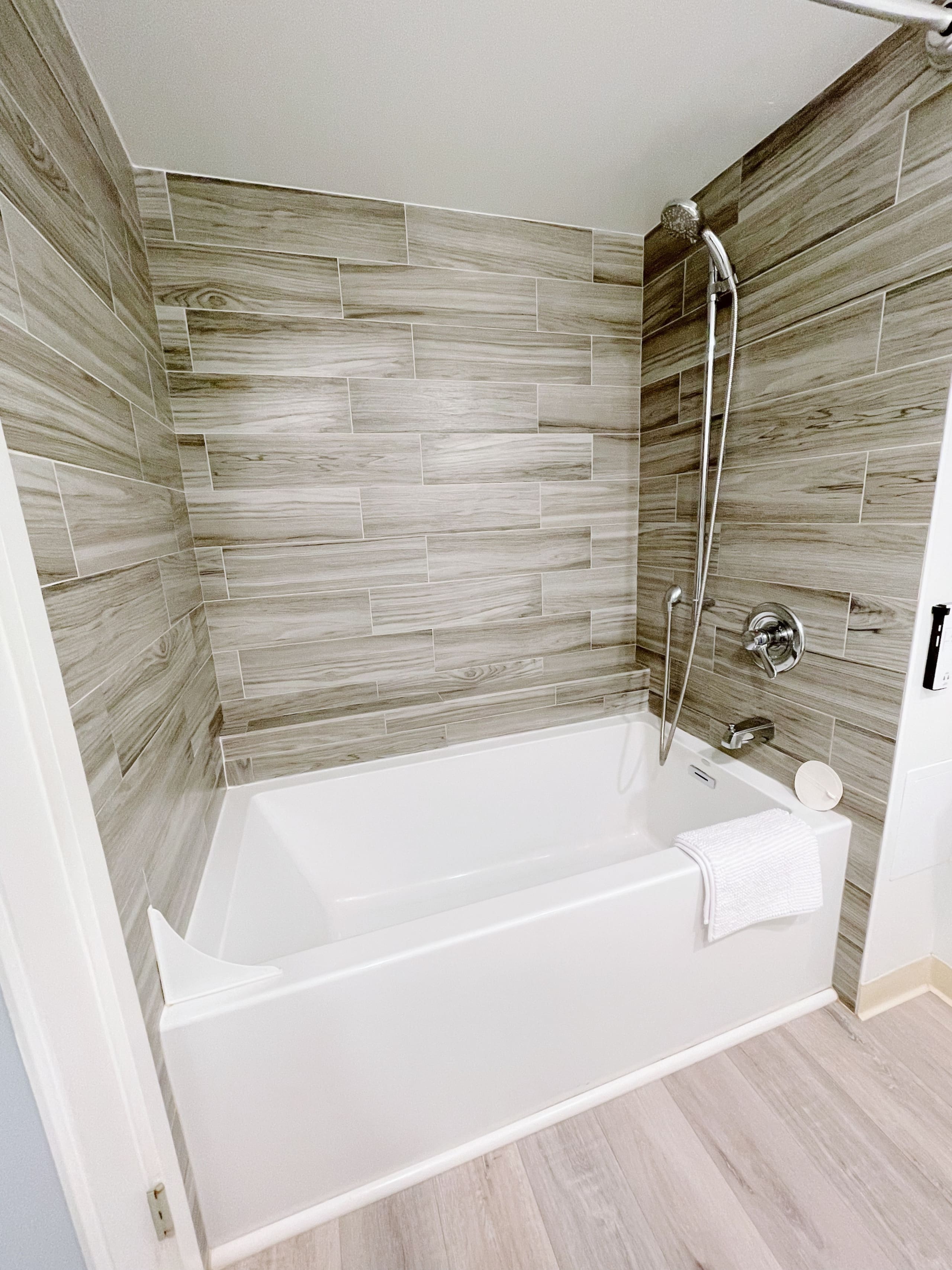 Condo in Honolulu · ★4.98 · Studio · 1 bed · 1 bath - Image 7