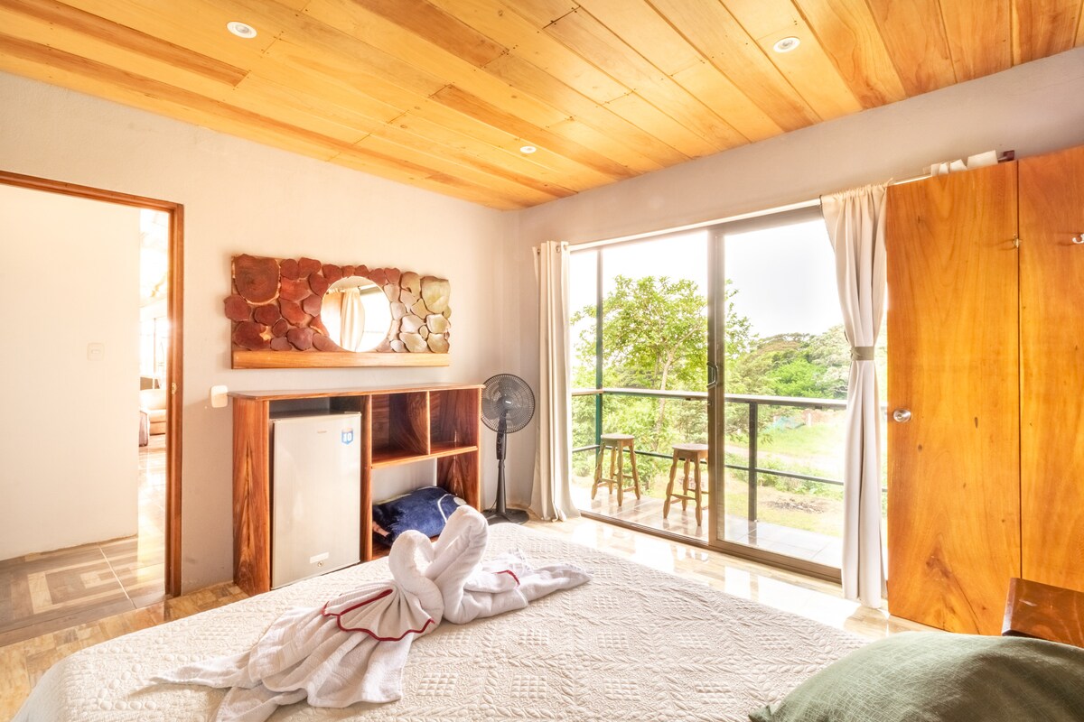 غرفة 2 بسرير مزدوج وشرفة. / Habiatacion 2 con un condcon. 