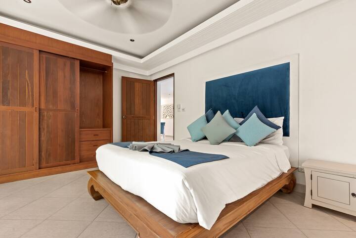 Spálňa 1 s dostatkom priestoru v šatníku