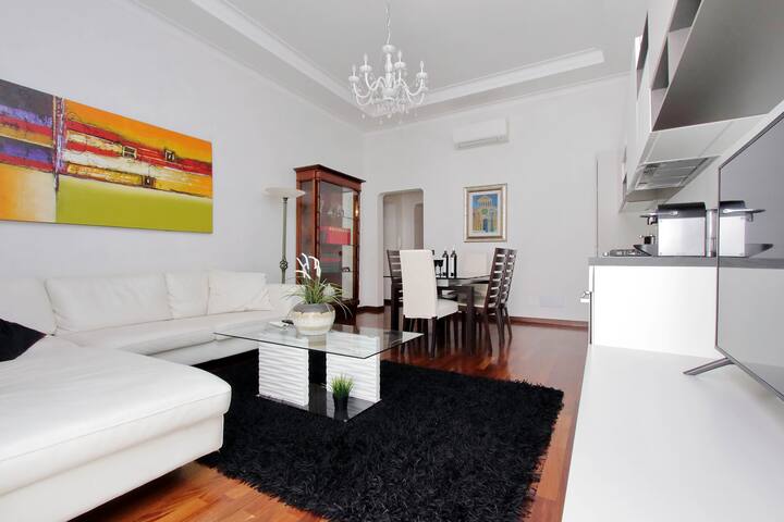 Ludovisi Delux New: 3 bed 2 bath at Spanish Steps gallery image 2