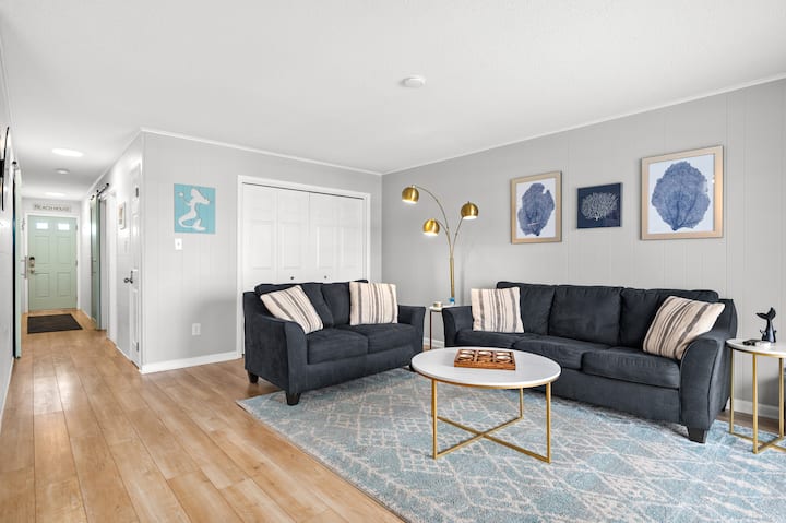 ארון סלון
עם שואבי אבק, משחקים, שרפרפים נוספים, צידנית 