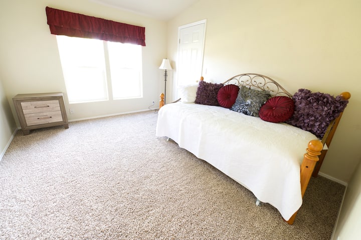 Dvojposteľ s výsuvom.