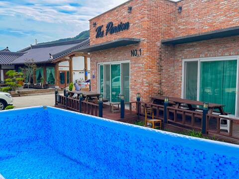 Jeonju Pension The Pension First (8 ~ 14 people room)