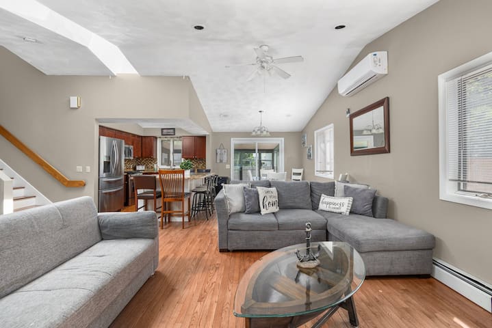 Beachhouse with Pool, Treehouse + 3 Seasons Room