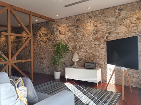Top Airbnb: 1881 Historical duplex Suite in Alcântara