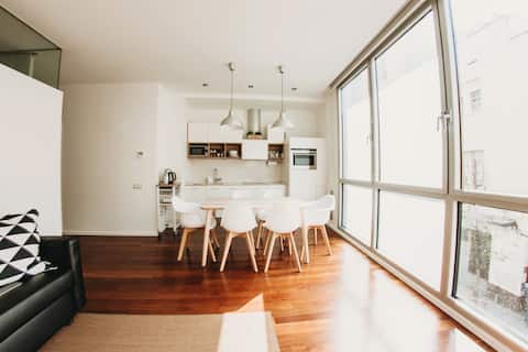 COZY HOME. Perfect for business stays or UAB!