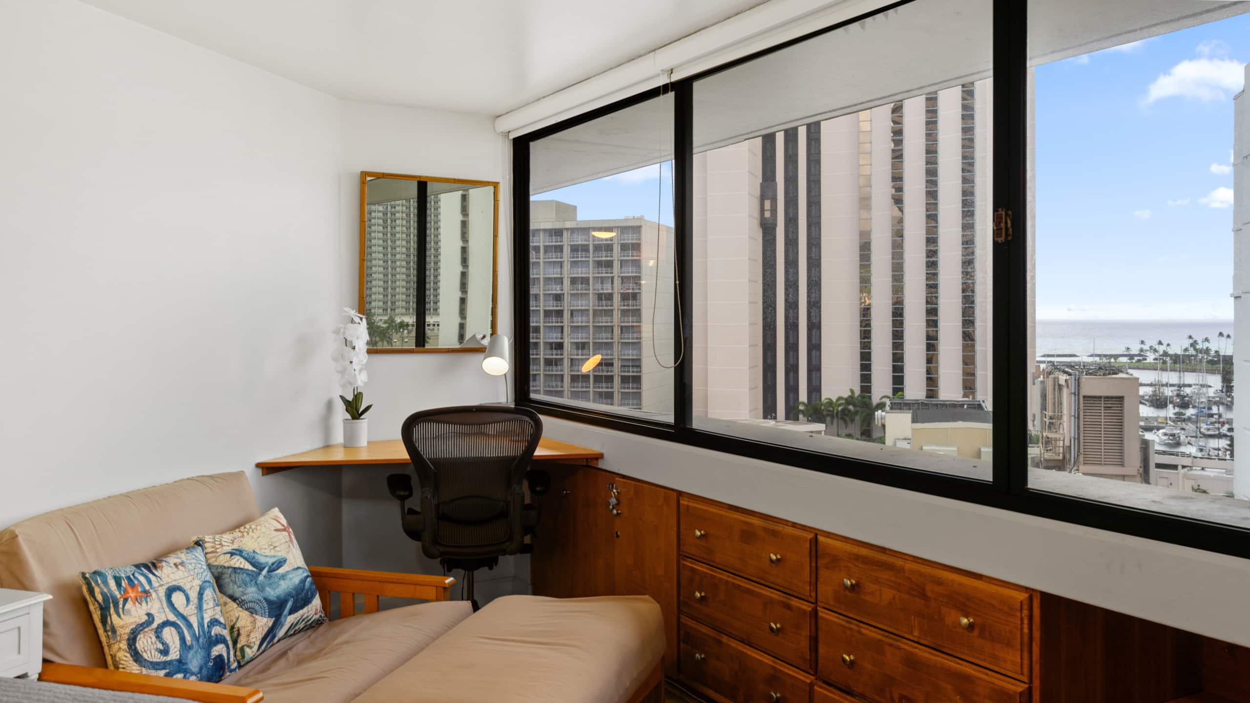 Condo in Honolulu · ★4.69 · 1 bedroom · 2 beds · 1 shared bath - Image 30