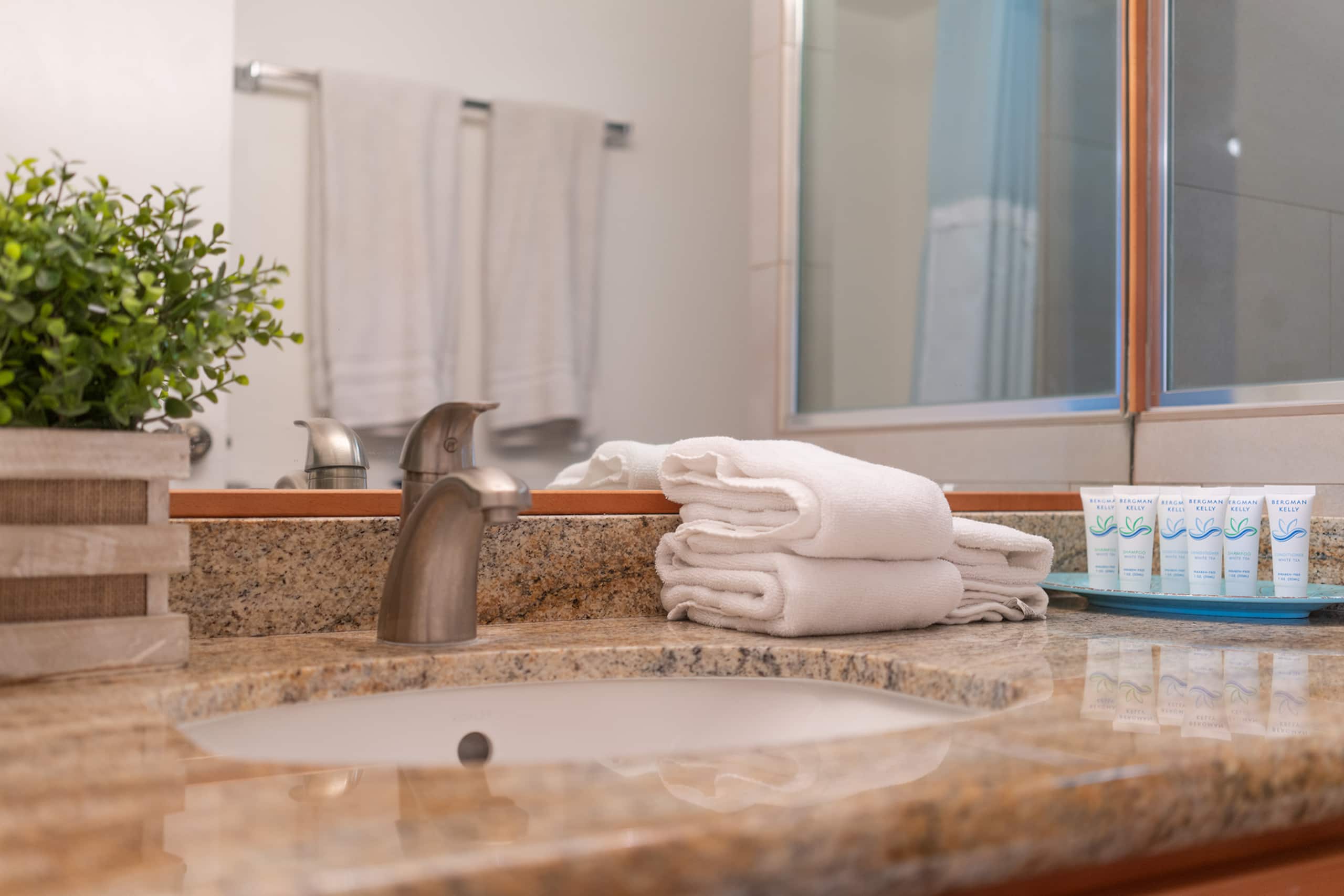 Condo in Honolulu · ★4.69 · 1 bedroom · 2 beds · 1 shared bath - Image 19