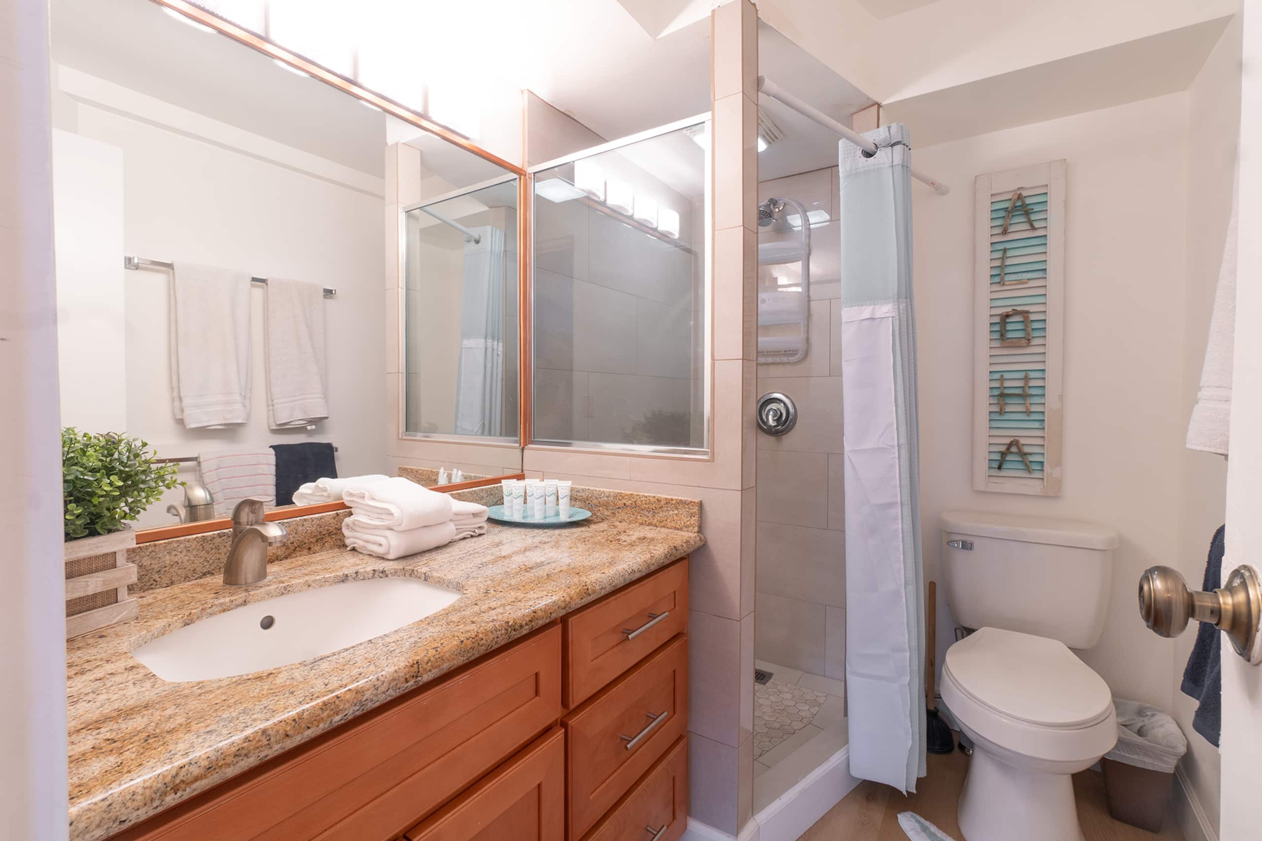 Condo in Honolulu · ★4.69 · 1 bedroom · 2 beds · 1 shared bath - Image 16