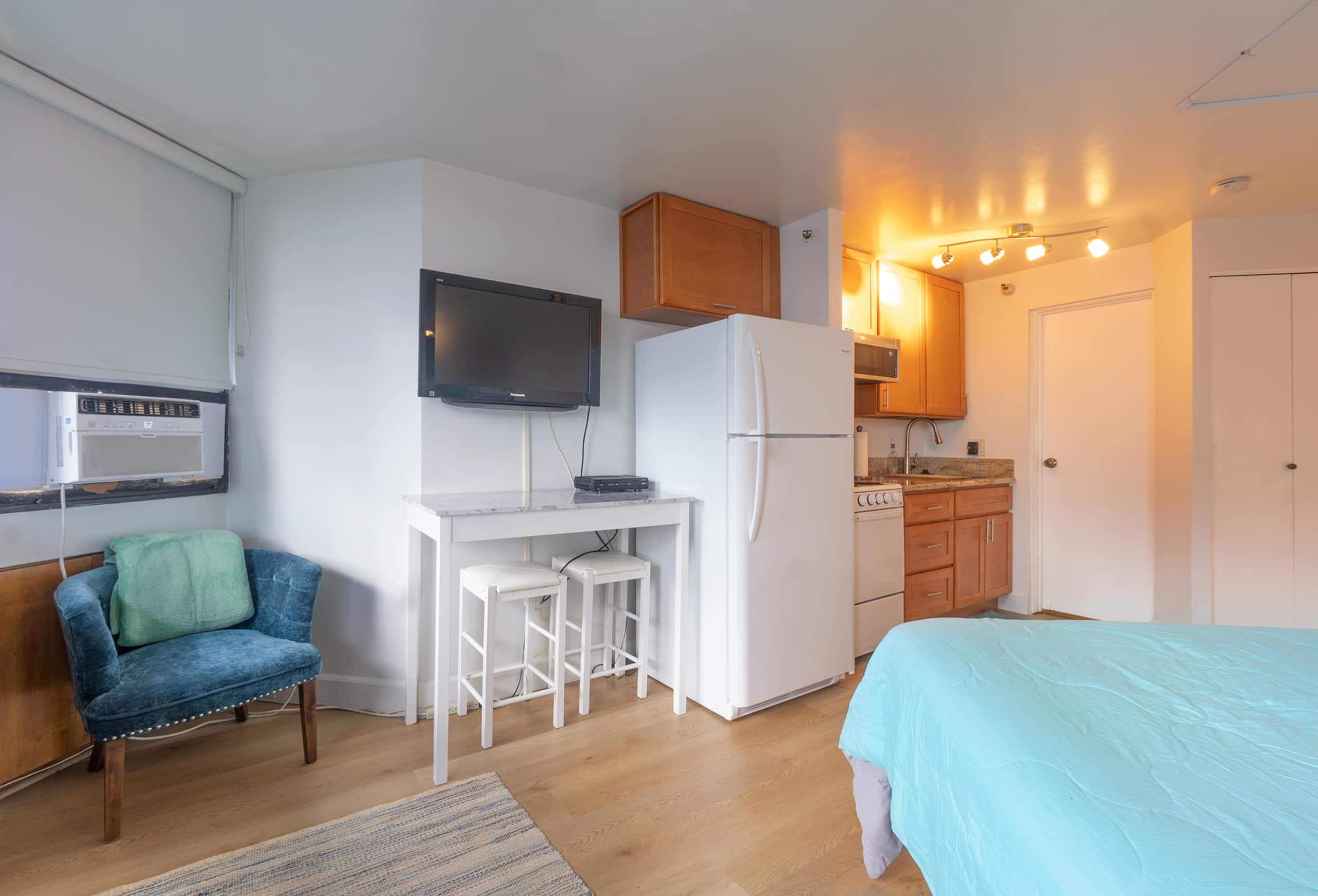 Condo in Honolulu · ★4.69 · 1 bedroom · 2 beds · 1 shared bath - Image 18