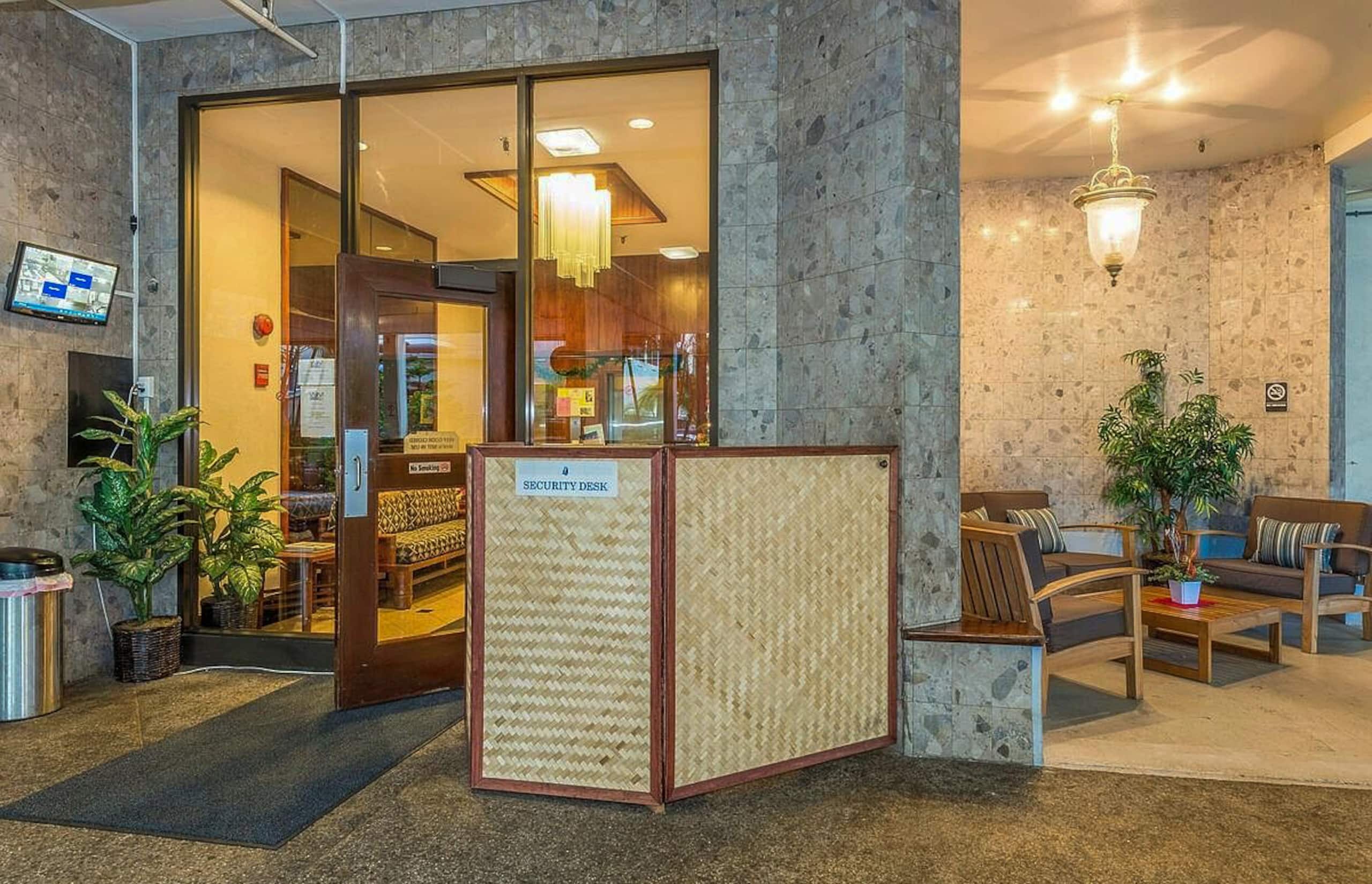 Condo in Honolulu · ★4.69 · 1 bedroom · 2 beds · 1 shared bath - Image 9