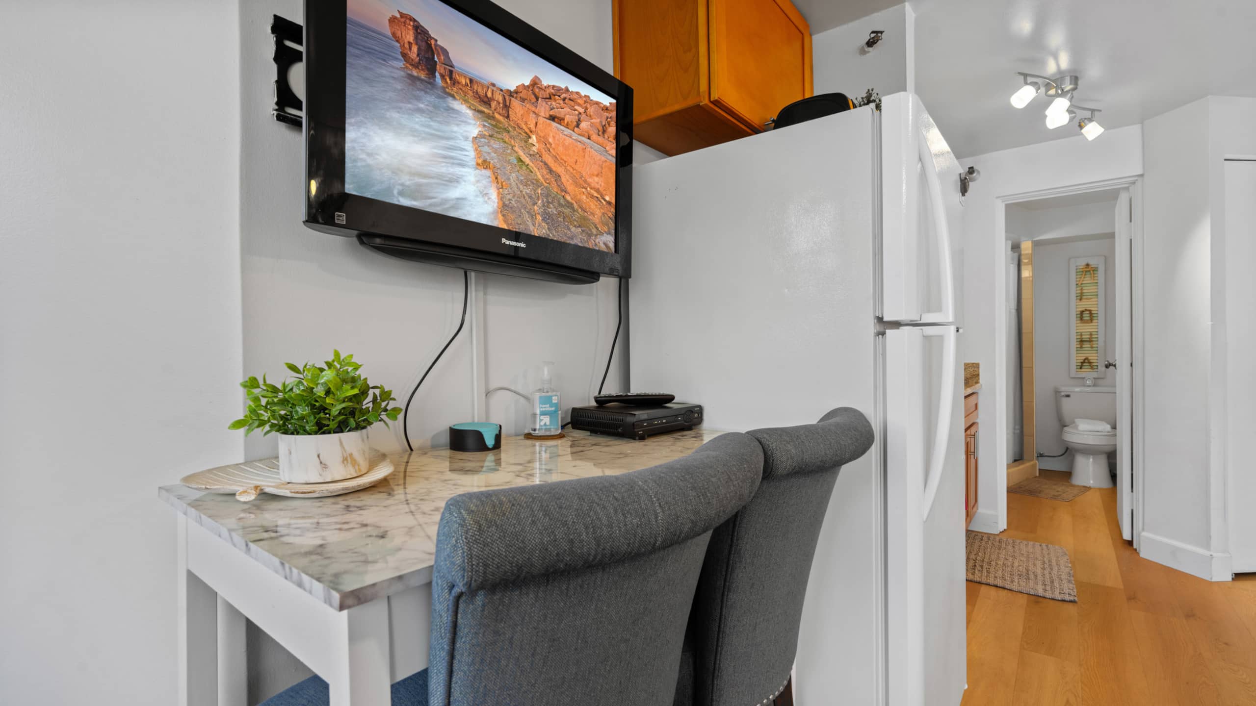 Condo in Honolulu · ★4.69 · 1 bedroom · 2 beds · 1 shared bath - Image 24