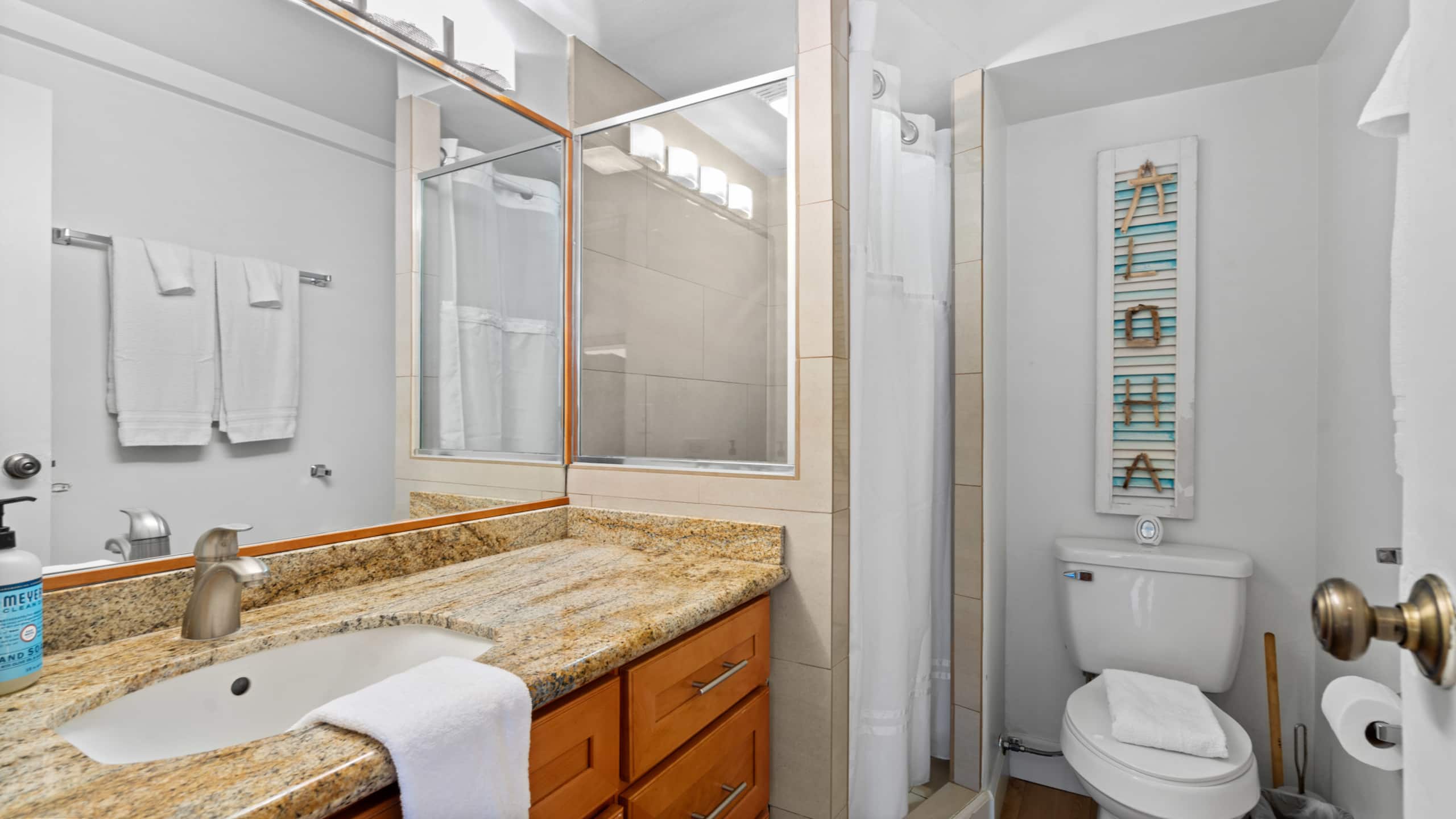 Condo in Honolulu · ★4.69 · 1 bedroom · 2 beds · 1 shared bath - Image 31