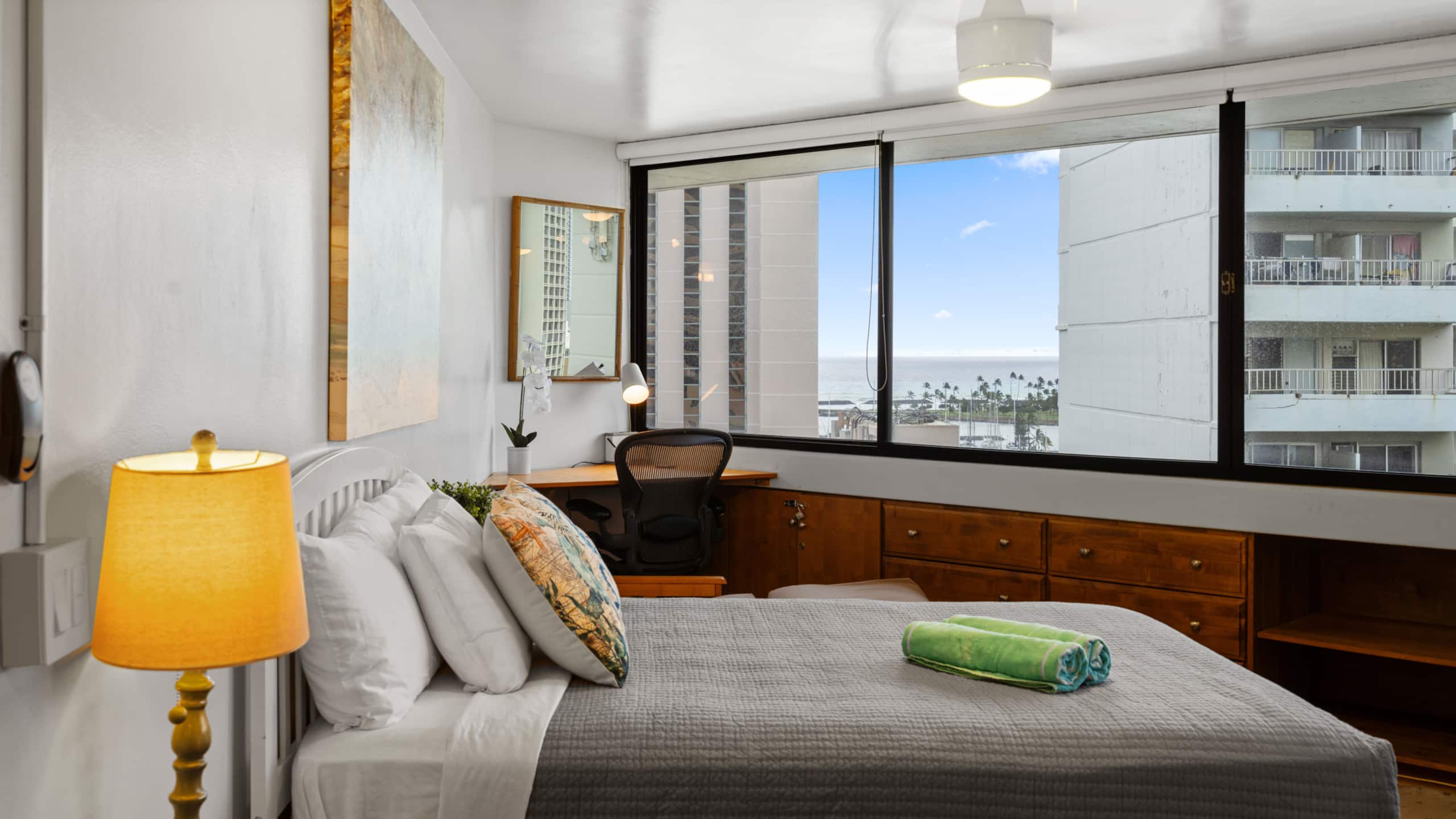 Condo in Honolulu · ★4.69 · 1 bedroom · 2 beds · 1 shared bath - Image 29