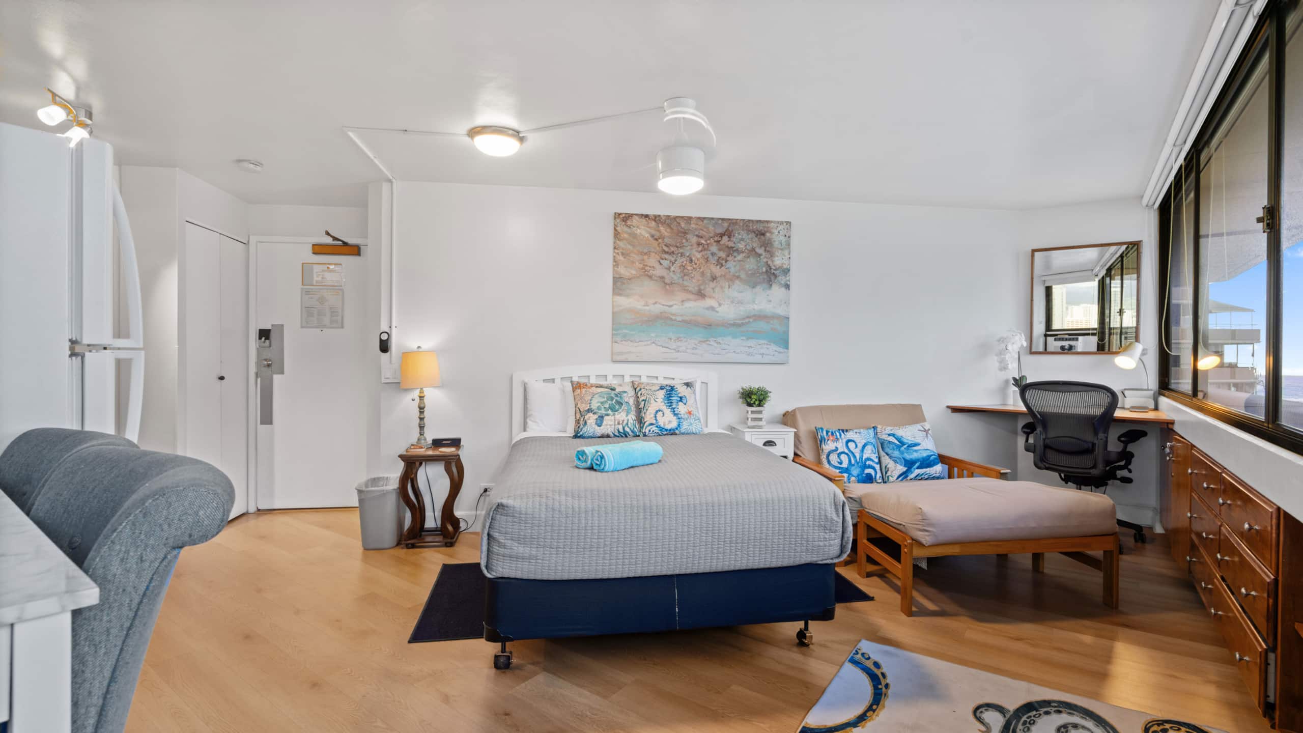 Condo in Honolulu · ★4.69 · 1 bedroom · 2 beds · 1 shared bath - Image 1