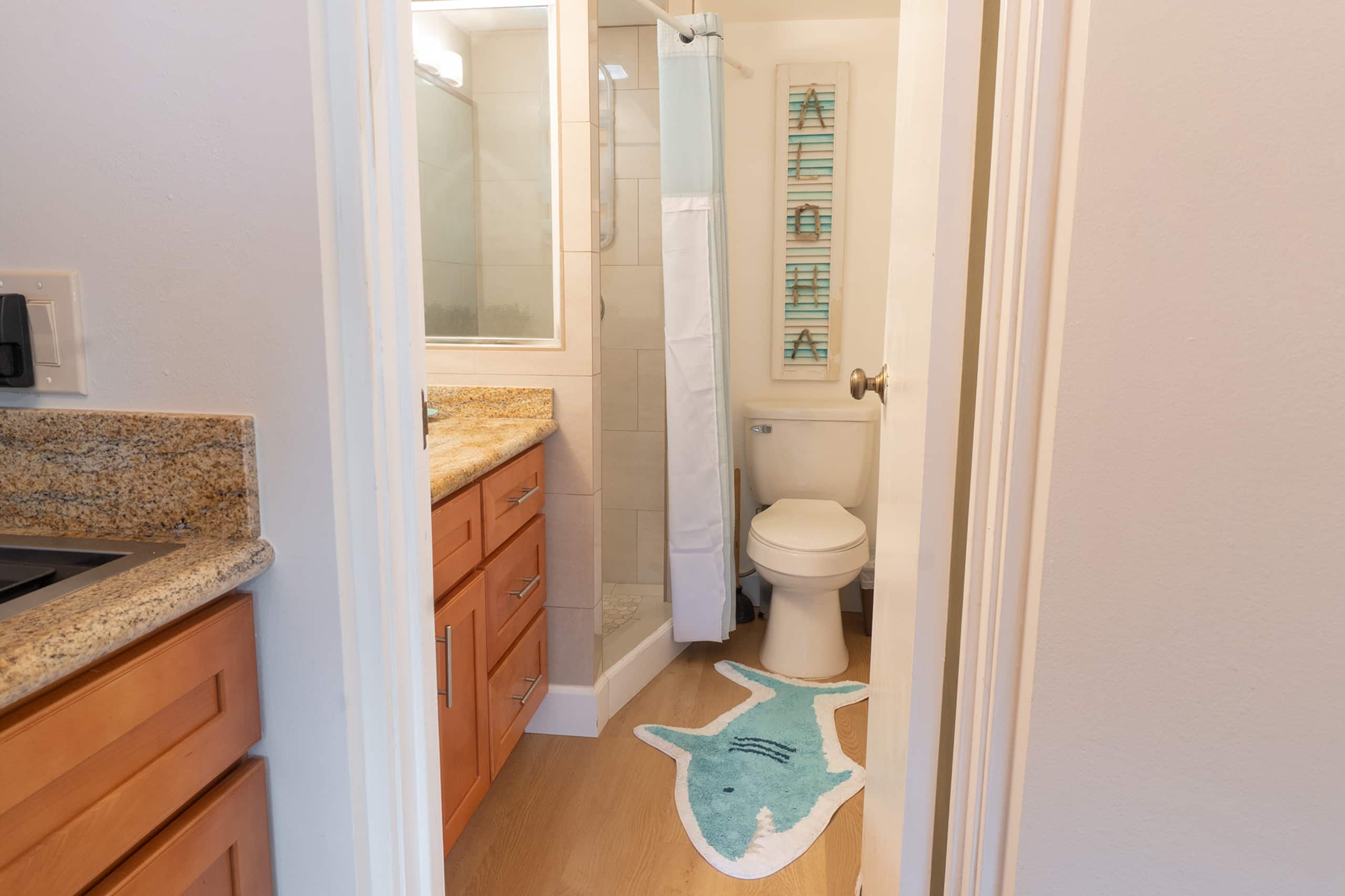 Condo in Honolulu · ★4.69 · 1 bedroom · 2 beds · 1 shared bath - Image 2