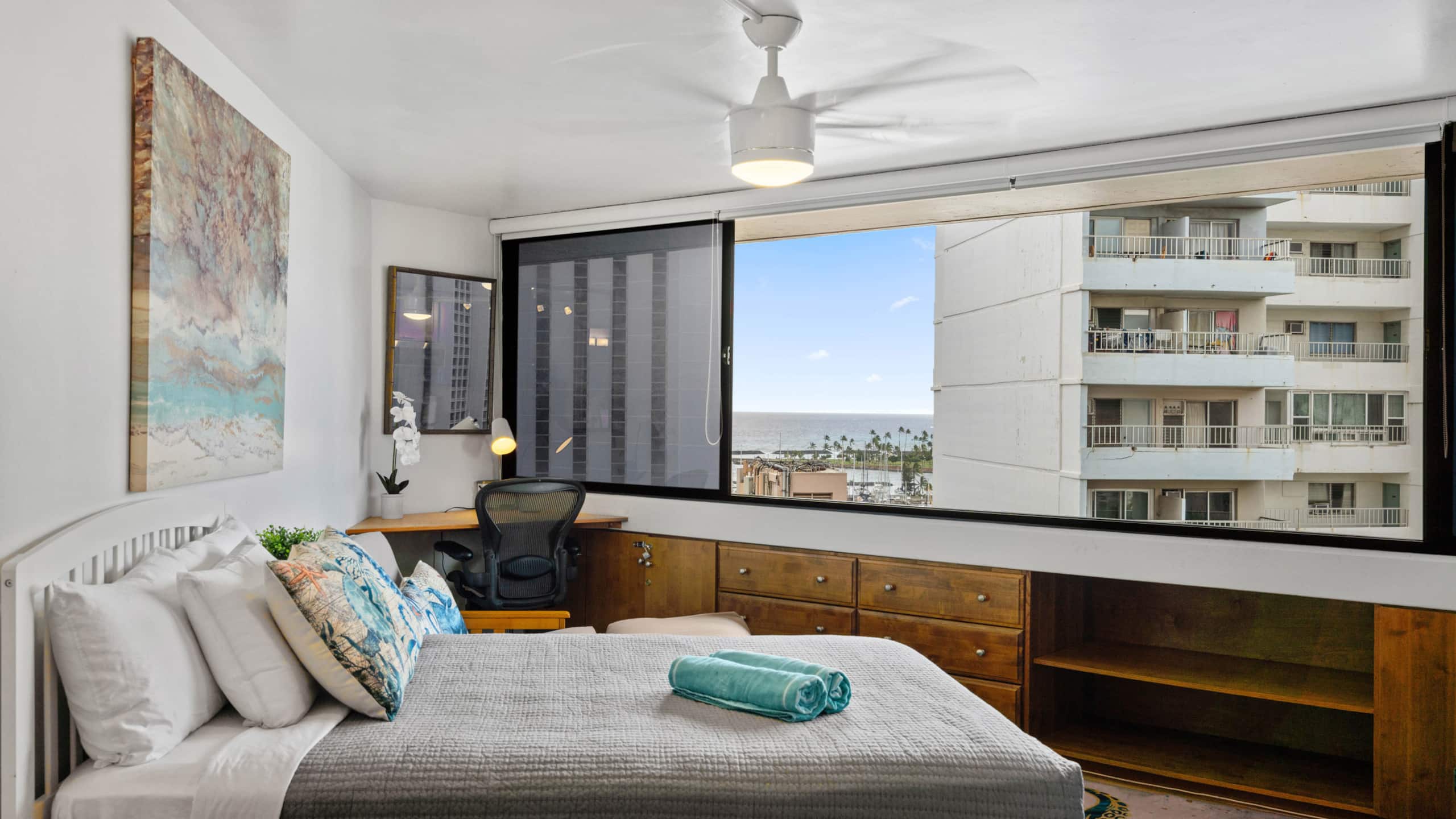 Condo in Honolulu · ★4.69 · 1 bedroom · 2 beds · 1 shared bath - Image 27