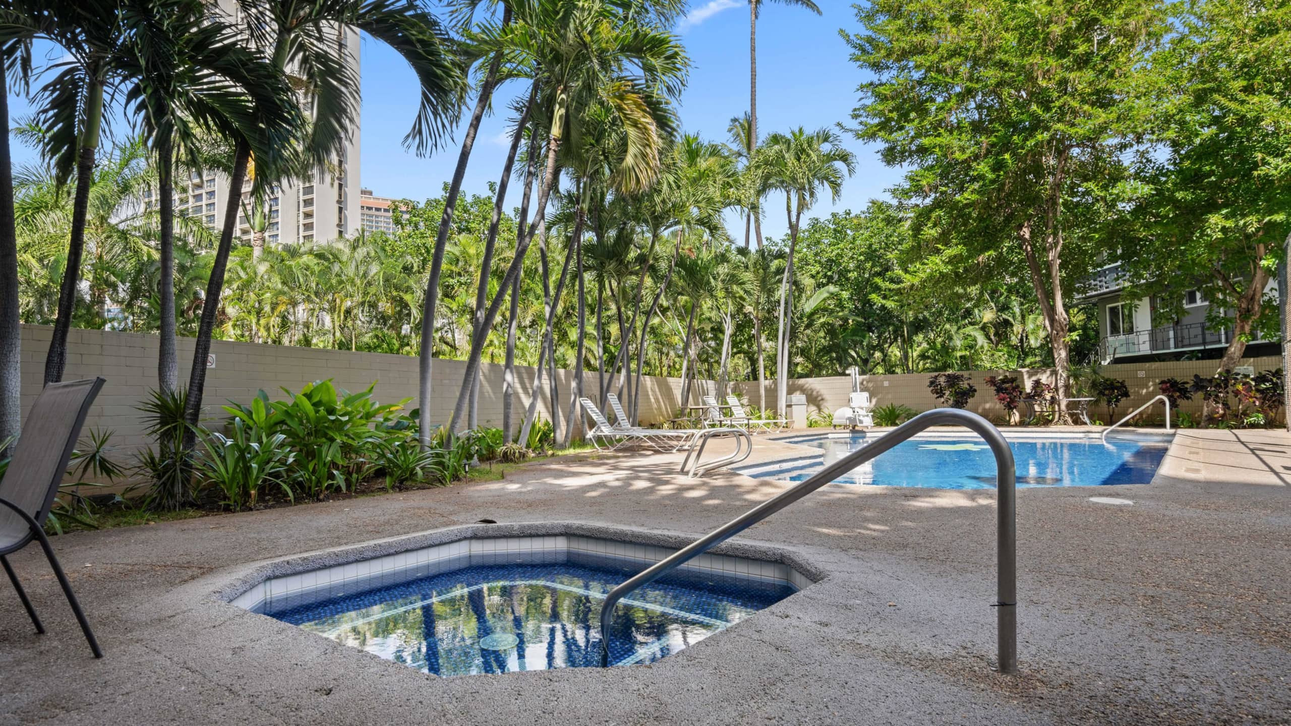 Condo in Honolulu · ★4.69 · 1 bedroom · 2 beds · 1 shared bath - Image 33