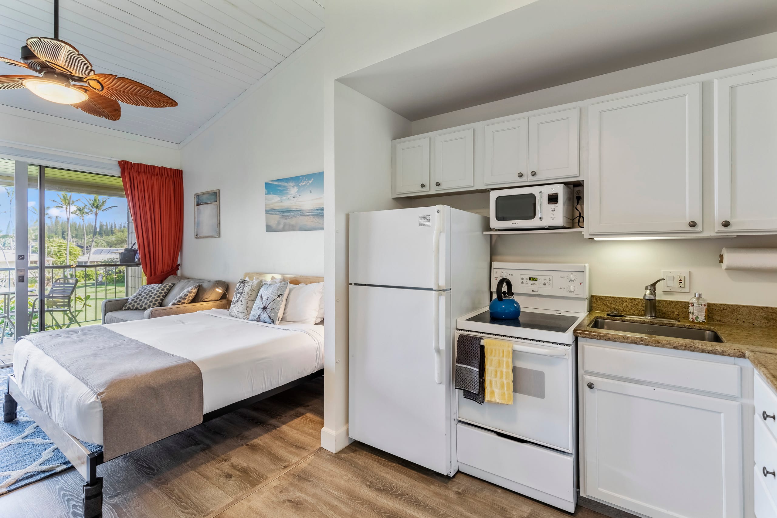 Condo in Lahaina · ★4.96 · Studio · 4 beds · 1 private bath - Image 6