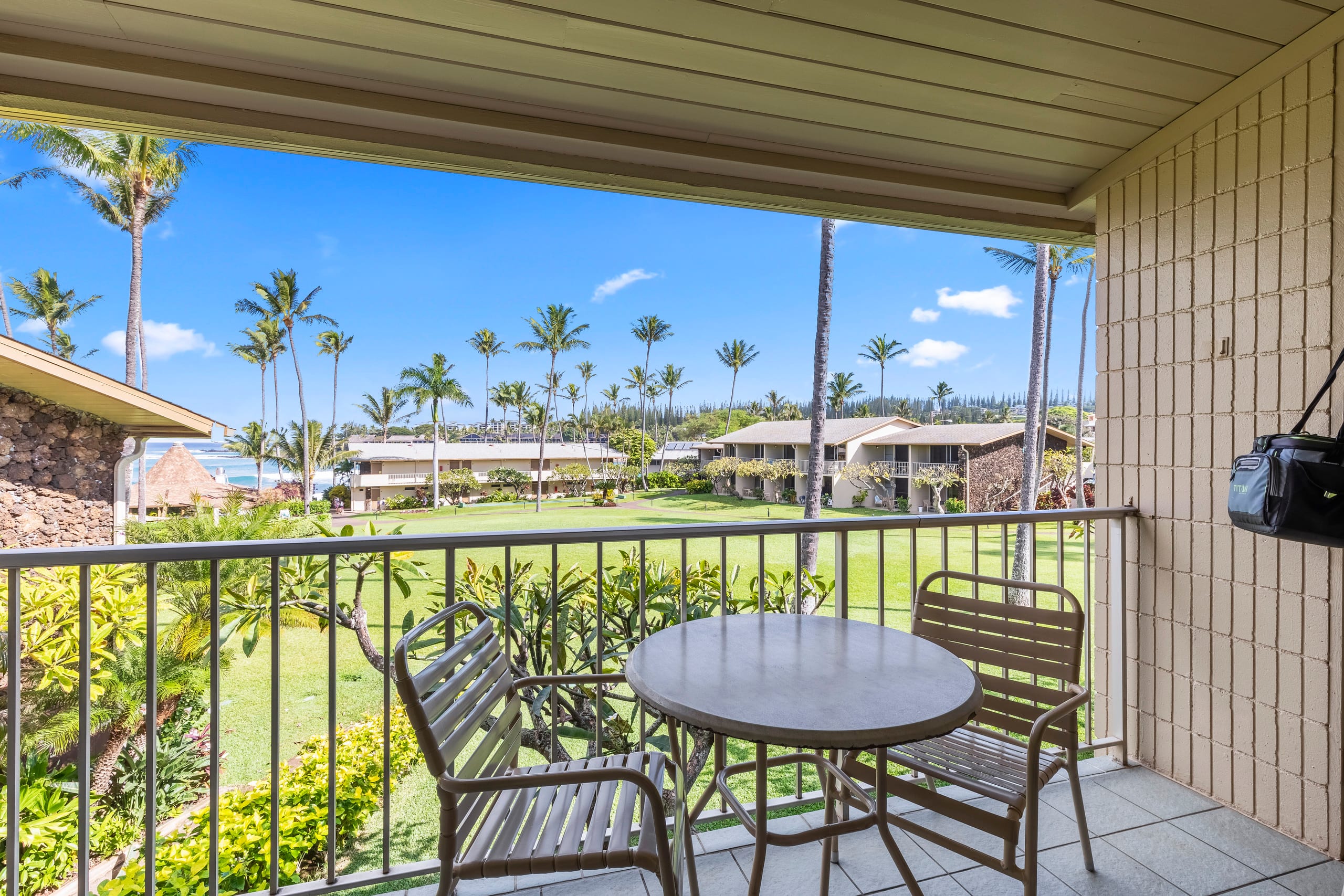 Condo in Lahaina · ★4.96 · Studio · 4 beds · 1 private bath - Image 12