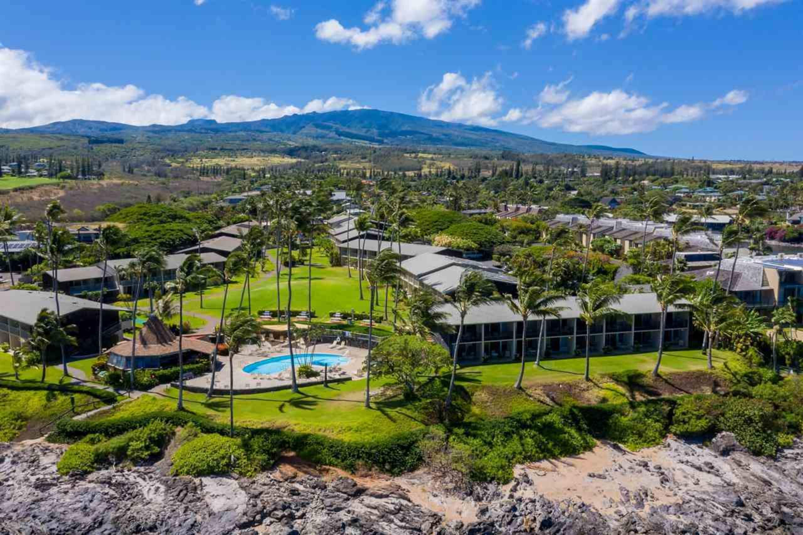 Condo in Lahaina · ★4.96 · Studio · 4 beds · 1 private bath - Image 18