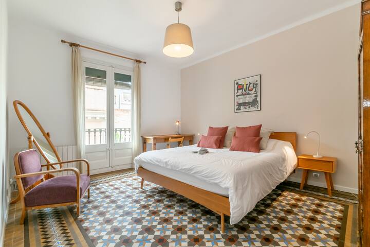 Gothic, Ramblas Pç.Reial Attic 3 bedrs. NSF7 gallery image 2