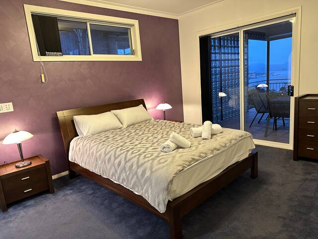 6-BR house in prime location with fantastic views gallery image 2