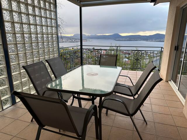 6-BR house in prime location with fantastic views gallery image 3