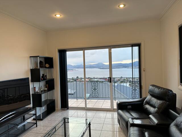 6-BR house in prime location with fantastic views gallery image 5