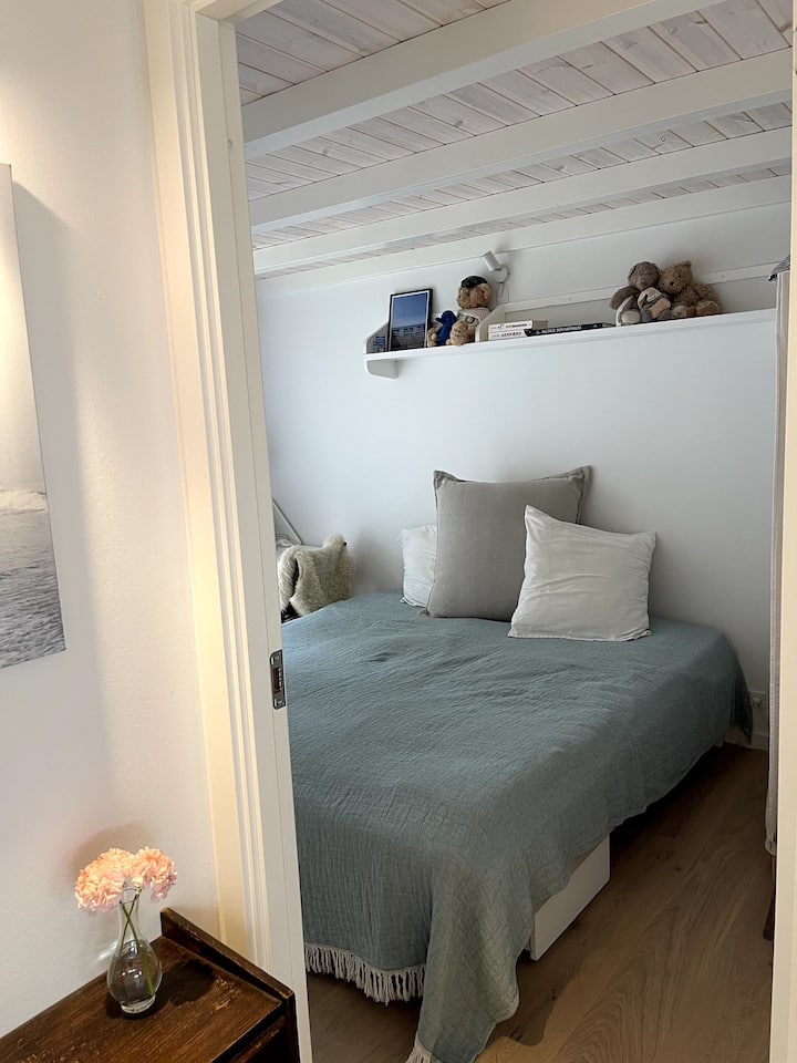 საძინებელი საწოლით 180 x 200 