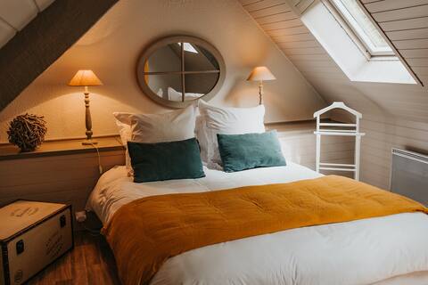 Comfort & calm between land and sea in the heart of the forest