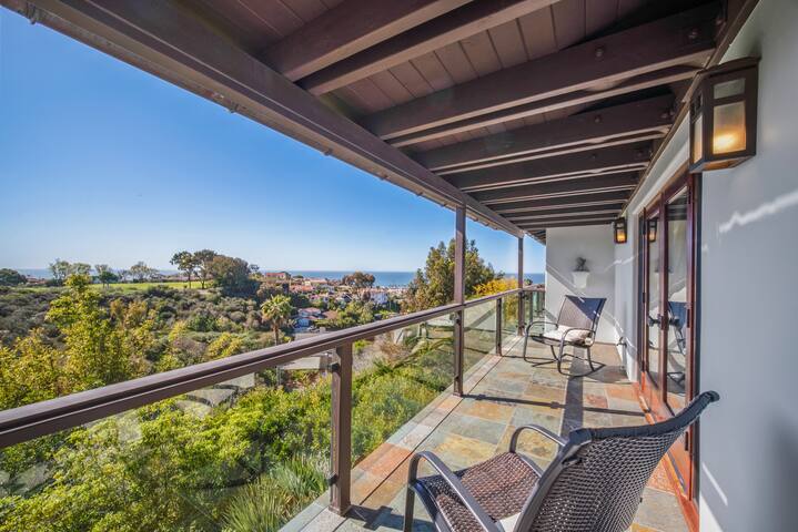 Stunning Ocean-View Retreat, Walking to The Cove gallery image 4