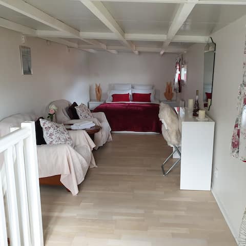 Charming, Welcoming and independent studio