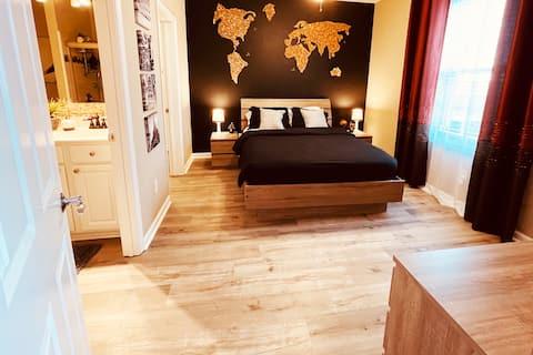 Cozy condo (renovated) / 3,5 miles from the beach.