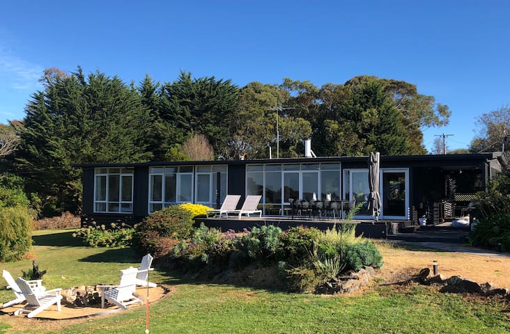 Classic 1960’s Australian Beach House