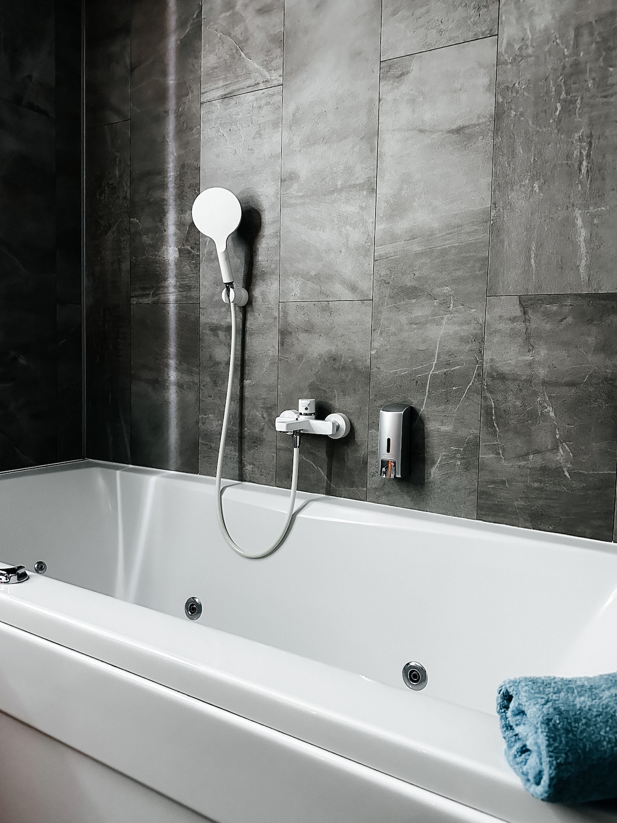 sky DREAM jacuzzi sauna 33 FLOOR - Apartments for Rent in Klaipėda