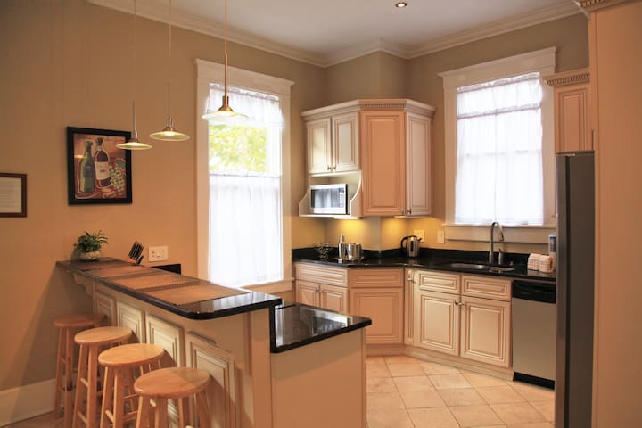Savannah Dream Vacations managed Airbnb listing 1