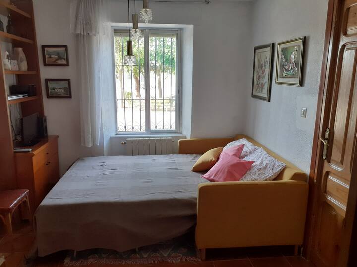 Kitanda cha sofa chenye sehemu 2