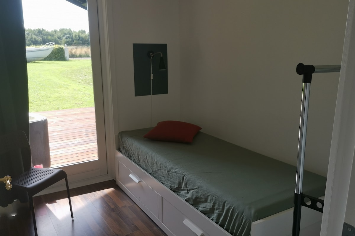 Kamer nummer 3 met intrekbaar tweepersoonsbed