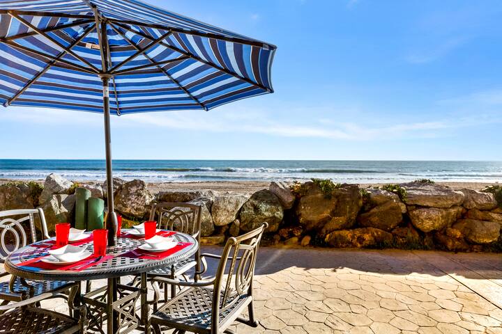 Jaw-Dropping Beach-Front Retreat! gallery image 2