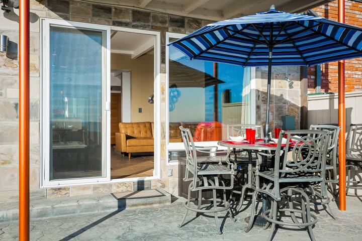 Jaw-Dropping Beach-Front Retreat! gallery image 3