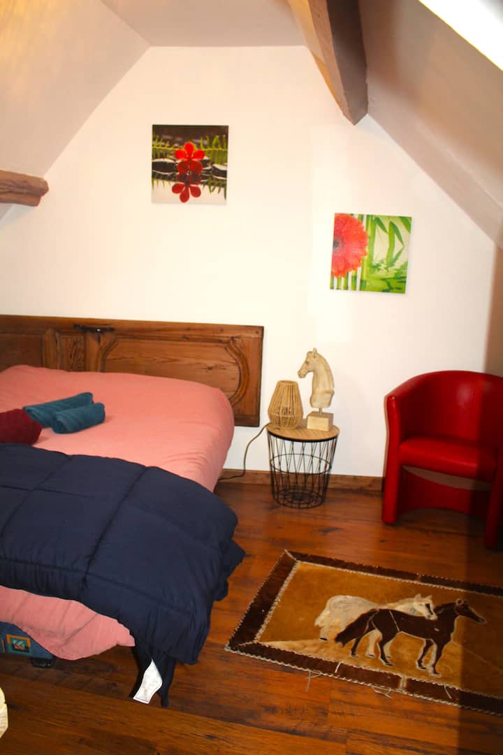 1ª habitación arriba, una cama doble. 