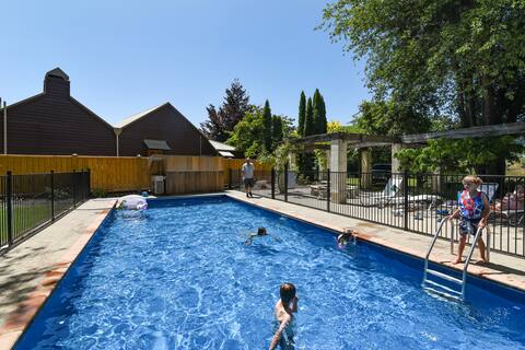 Two Bedroom Suite| No cleaning fee