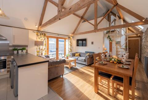 Beautiful converted barn,  own hot tub, sleeps 6
