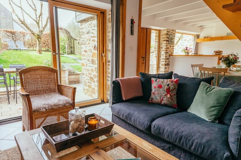 Cottage in the woods close to the sea