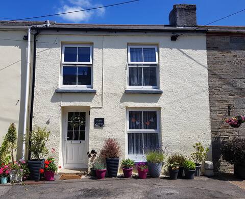 Walk to beach, nr Eden & Fowey, village location