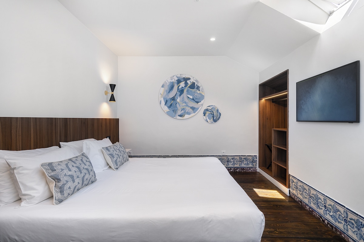 Საძინებელი 3 - ახალი დაიკინის კონდიციონერი სამზარეულოში, ლაუნჯში და სამივე საძინებელში  - ძალიან იშვიათია ლისაბონში. 
