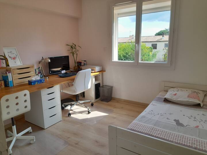 Биро/спална соба 4 со единечен кревет